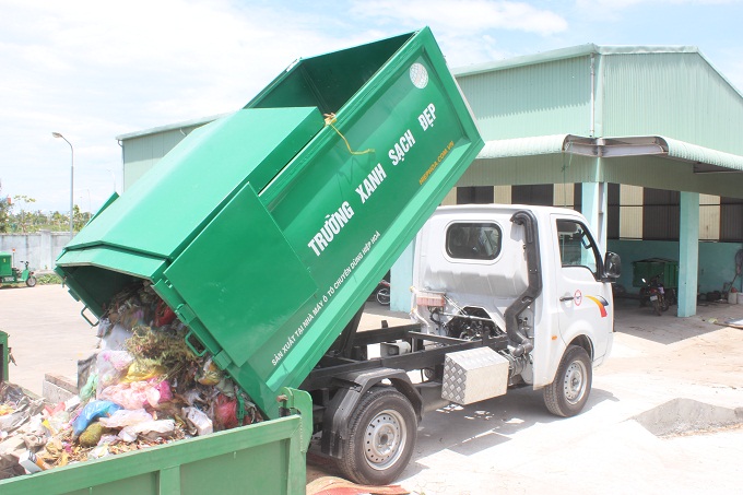 Thu gom vận chuyển rác bằng xe cơ giới - Công Ty CP Môi Trường Đô Thị Đà Nẵng